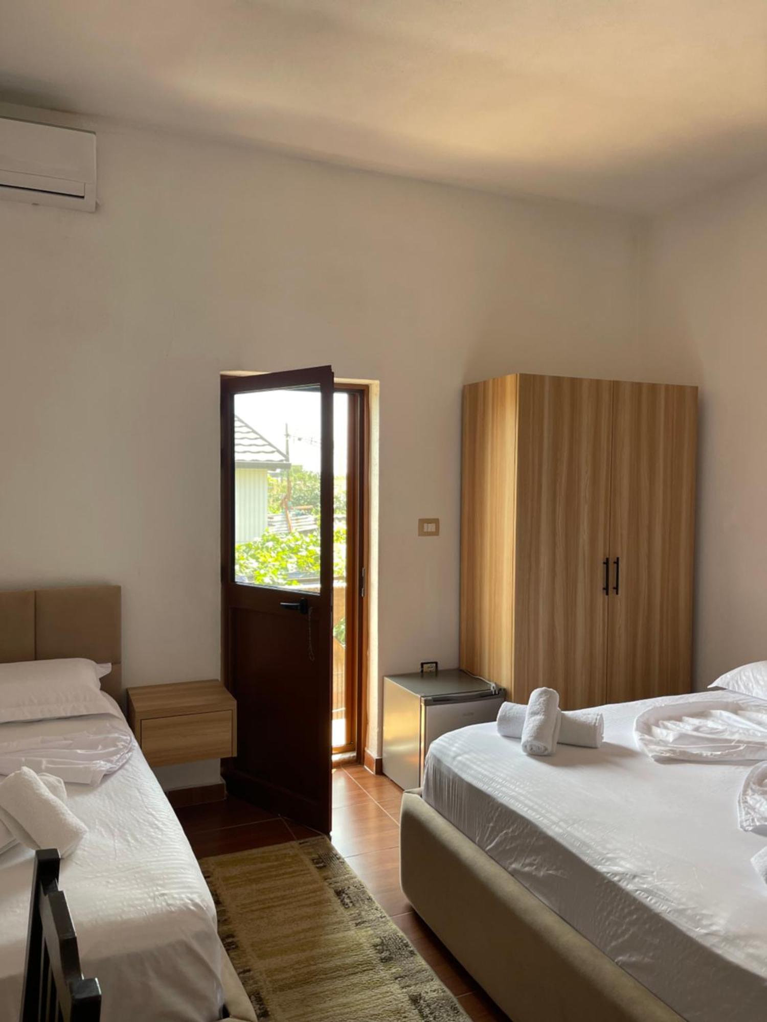 Prela'S Rooms Shkoder Luaran gambar