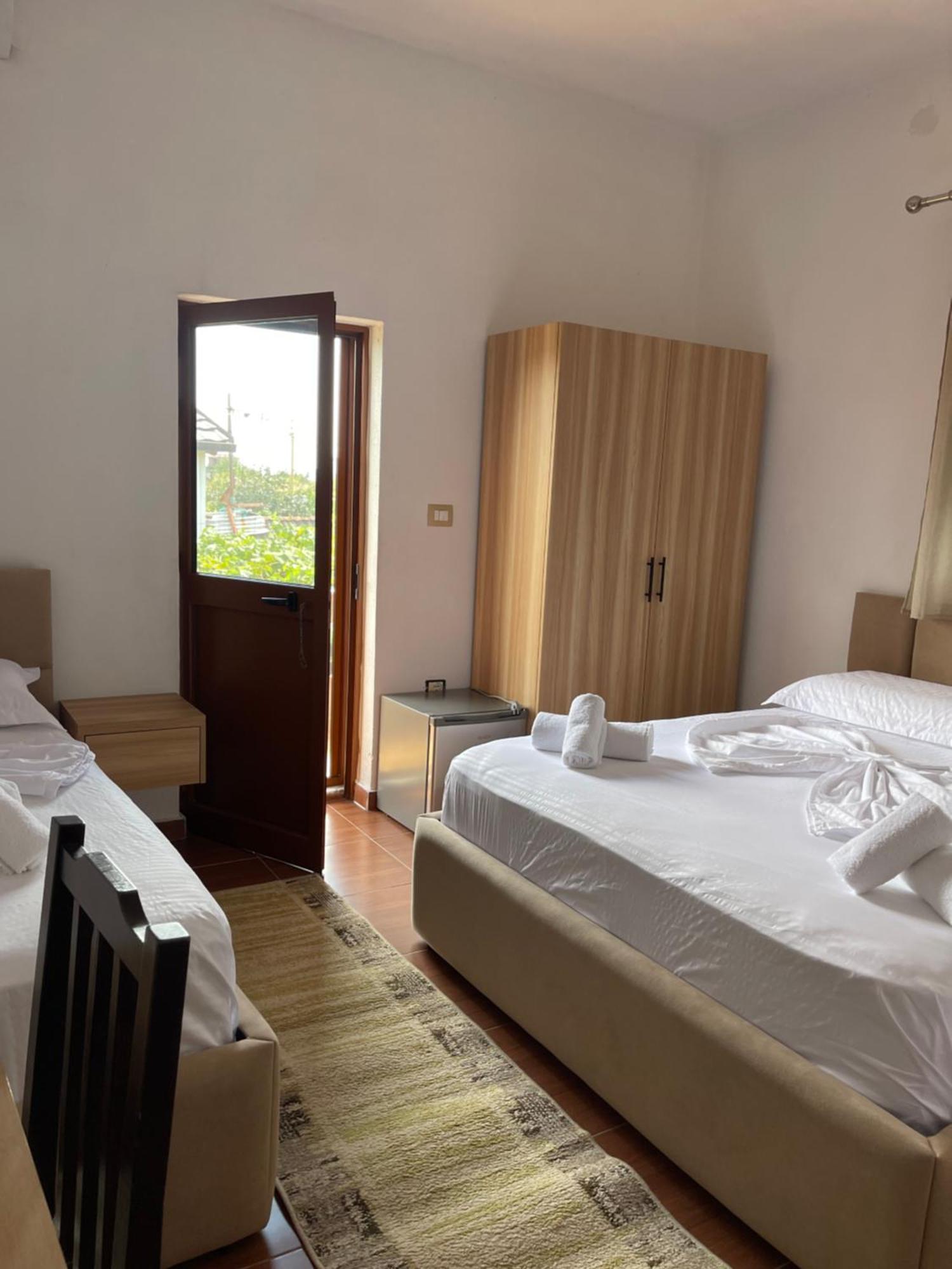 Prela'S Rooms Shkoder Luaran gambar